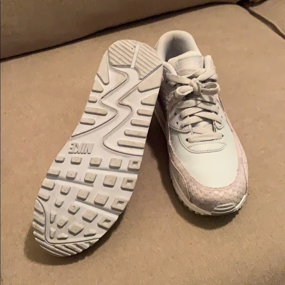 Nike Air Max - Picture 3 of 5